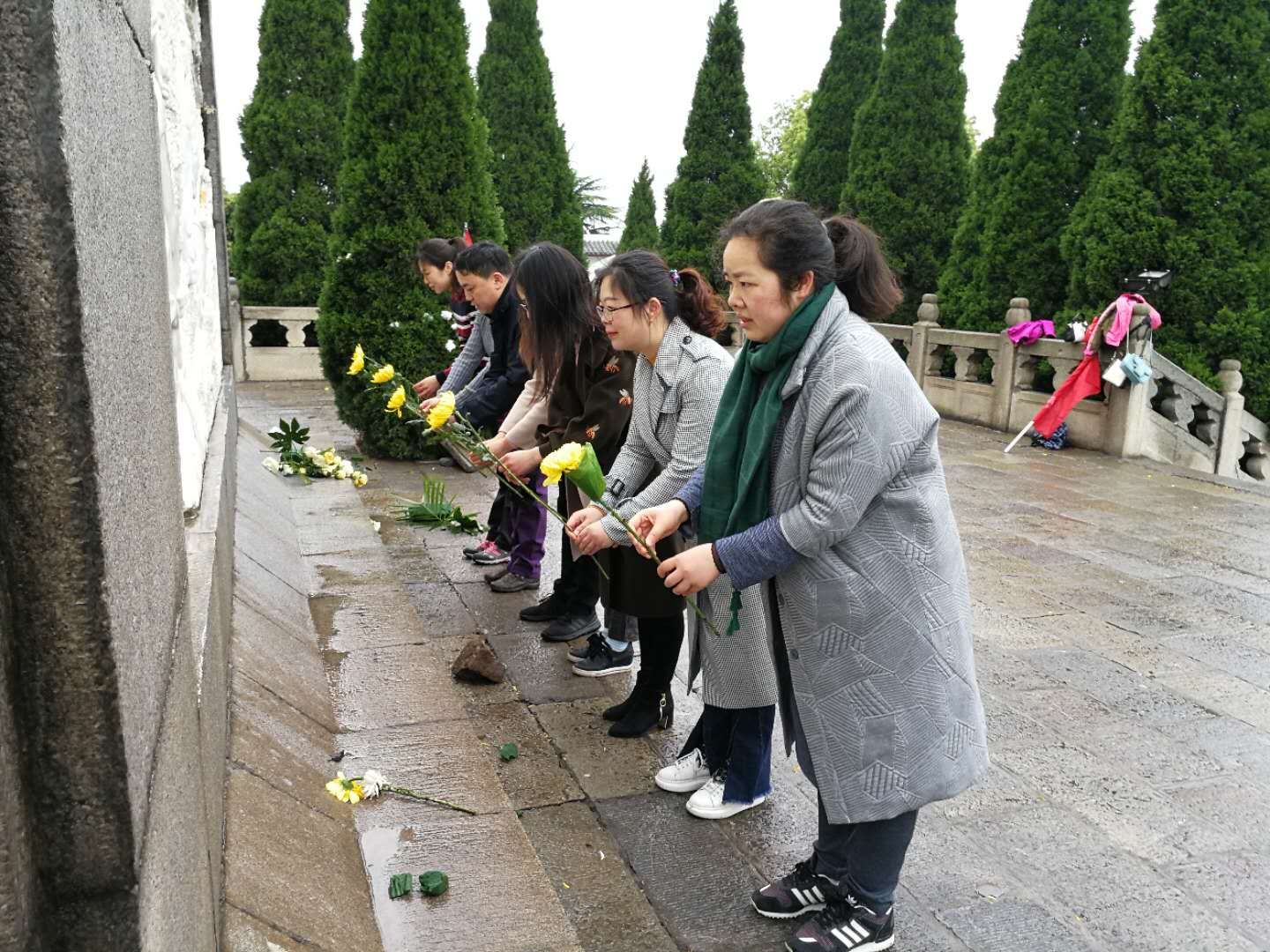 清明四支部扫墓.jpg
